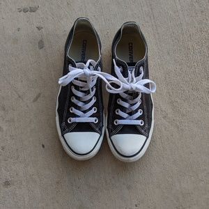 Barely worn Black Converse 💕💕
